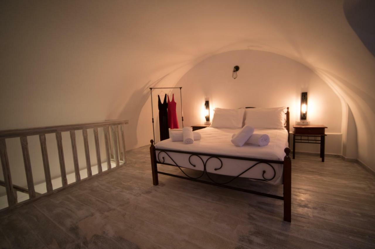 Villa Galaxy Santorini Fira  Extérieur photo